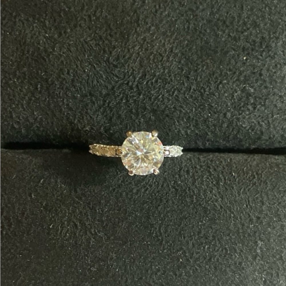GORGEOUS 5 CTTW Certified White Moissanite Diamond Ring! Size 7.